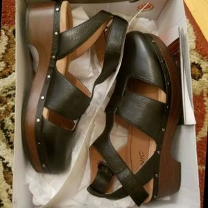 Vionic womens day faye t-strap clog